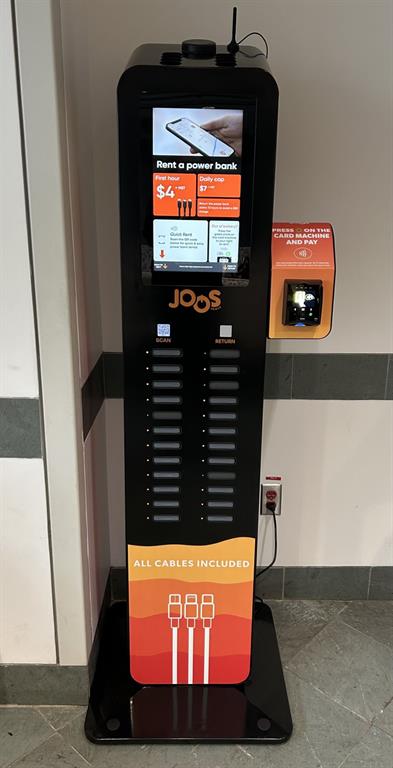 Machine that rents power banks for charging mobile devices 